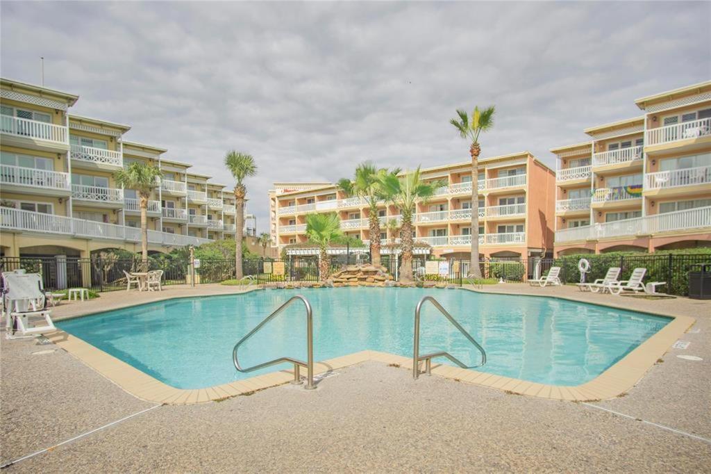 Beach Escape - Top Floor Ocean Views - Heated Pool - Seawall Blvd Γκάλβεστον Εξωτερικό φωτογραφία